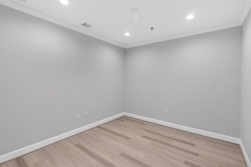 More Photos Of 7912 Preston Rd, Frisco General Retail For Lease