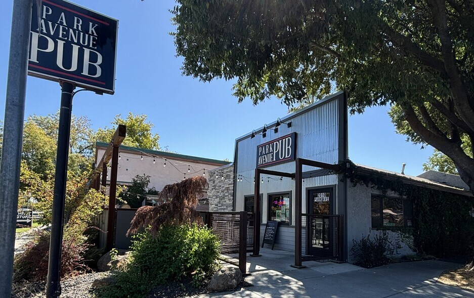 More Photos Of 2010 Park Ave, Chico Bar For Sale
