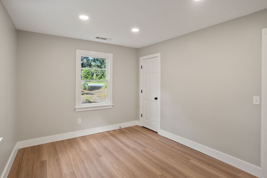 More Photos Of 27 Miller Dr W, Beaufort Office Residential For Sale