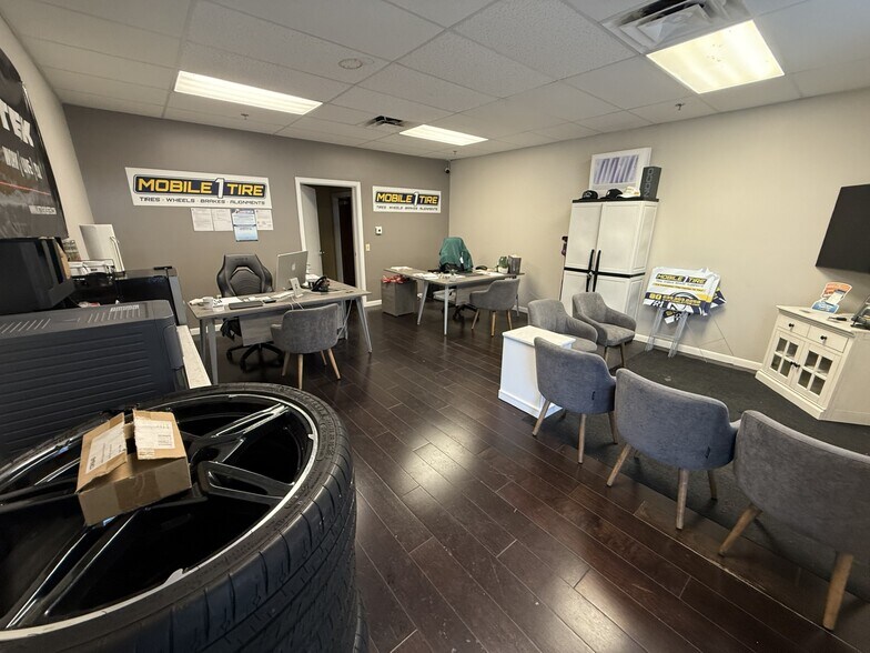 More Photos Of 12801 Commerce Lakes Dr, Fort Myers Light Distribution For Sale