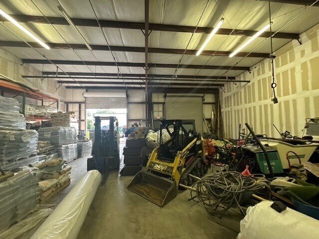 More Photos Of 6618-6628 26th Ct E, Sarasota Warehouse For Lease