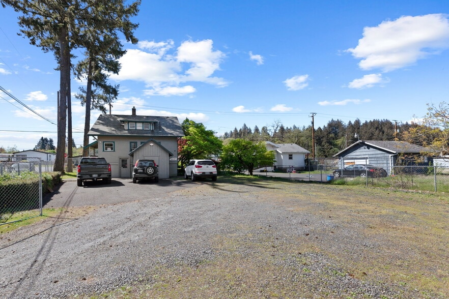 More Photos Of 16521 SE Powell St, Portland Loft Creative Space For Sale
