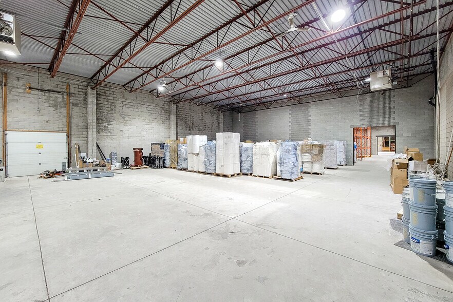 More Photos Of 1070 Heritage Rd, Burlington Warehouse For Lease