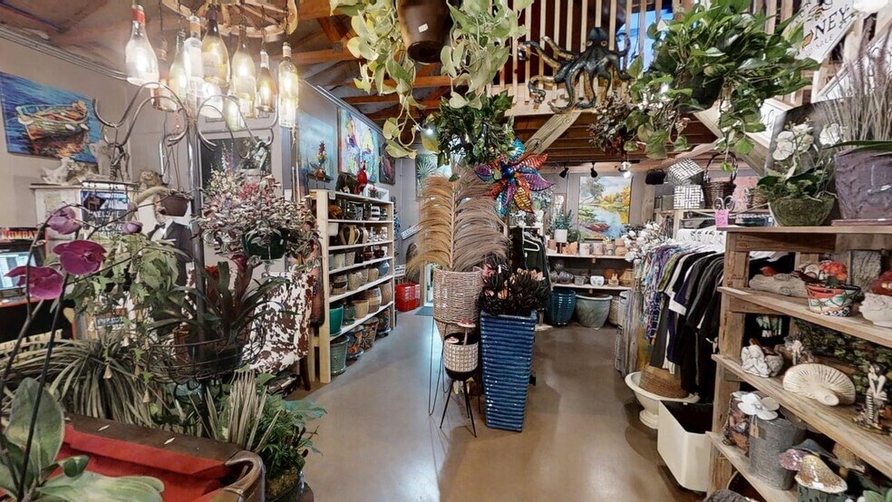 More Photos Of 17897 US-31, Vinemont General Retail For Sale