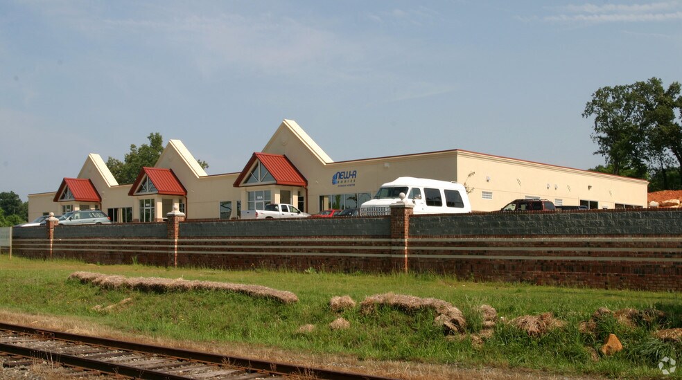 Primary Photo Of 600 W Salisbury St, Asheboro Medical For Lease