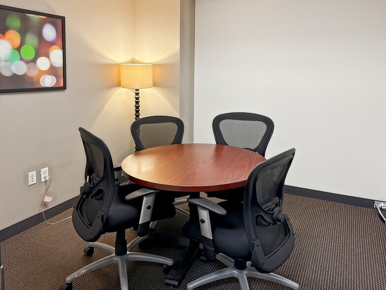 More Photos Of 41000 Woodward Ave, Bloomfield Hills Coworking Space