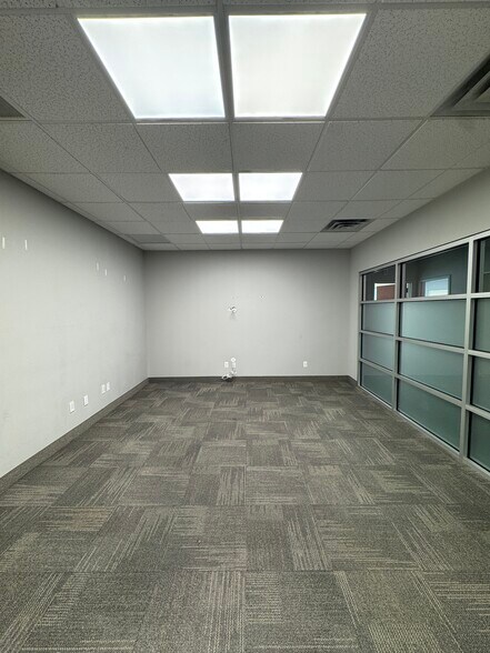 More Photos Of 300 Corporate Plz, Islandia Office For Lease