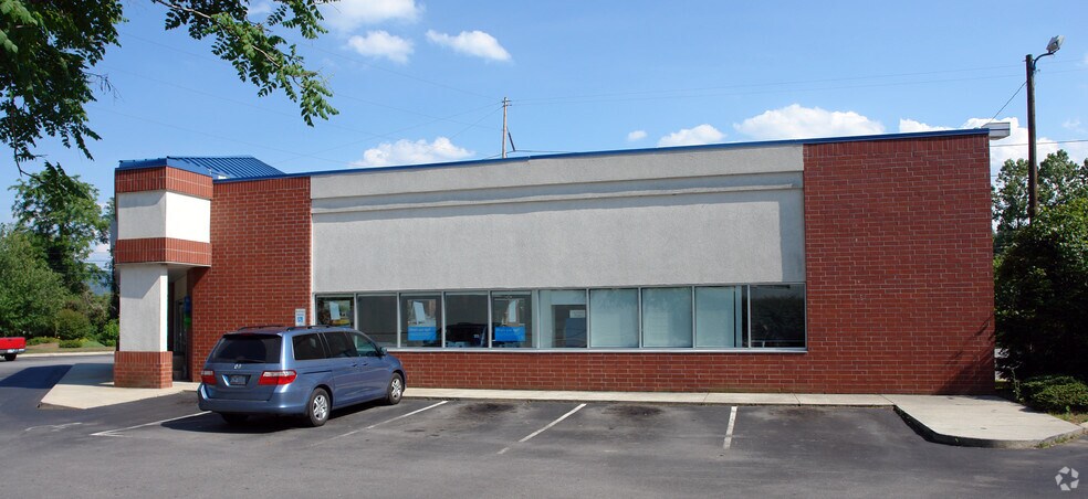 More Photos Of 17 Bryson St, Asheville Garden Center For Sale