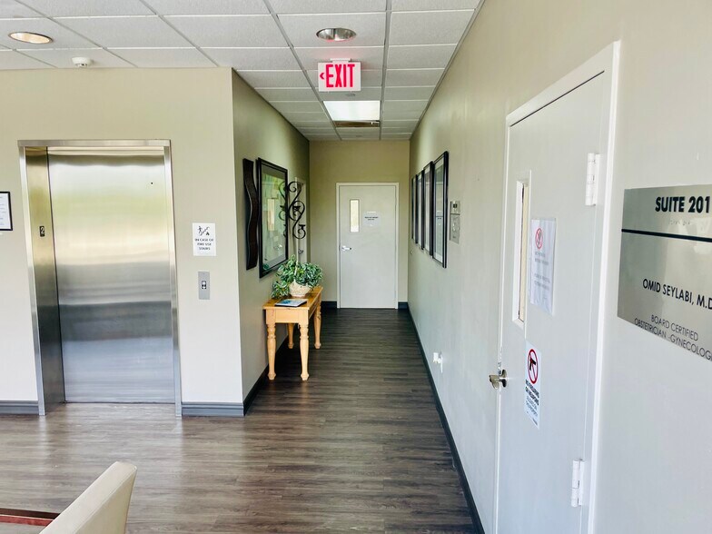 More Photos Of 2100 E Sample Rd, Lighthouse Point Coworking Space