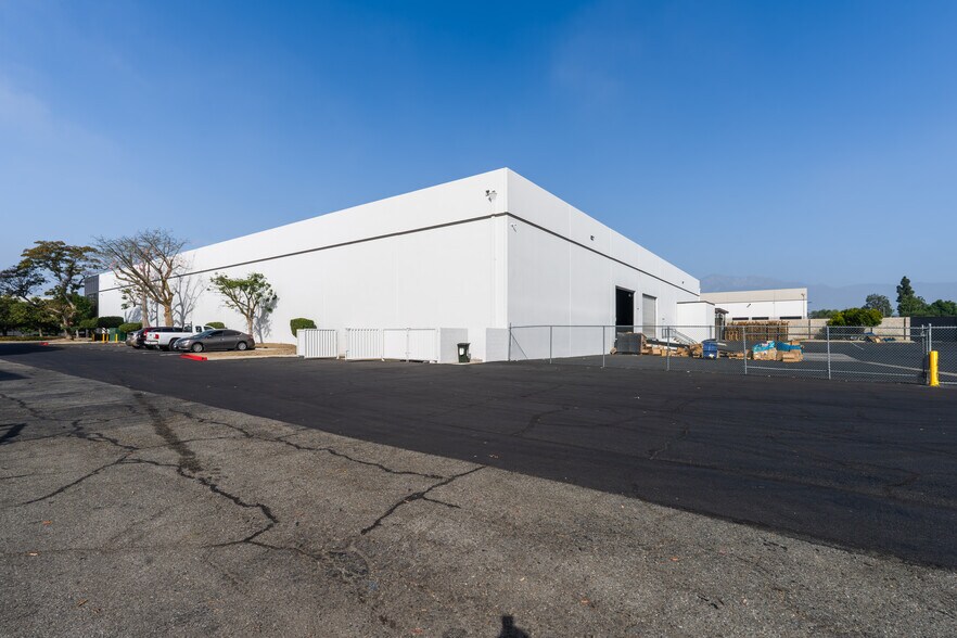 More Photos Of 601 S Dupont Ave, Ontario Warehouse For Sale