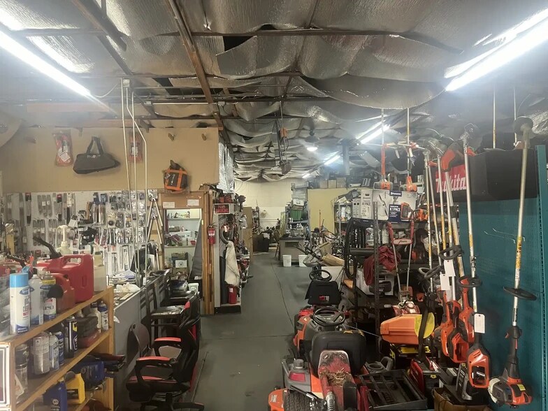 More Photos Of 333 Wyoming Blvd NE, Albuquerque Auto Repair For Sale