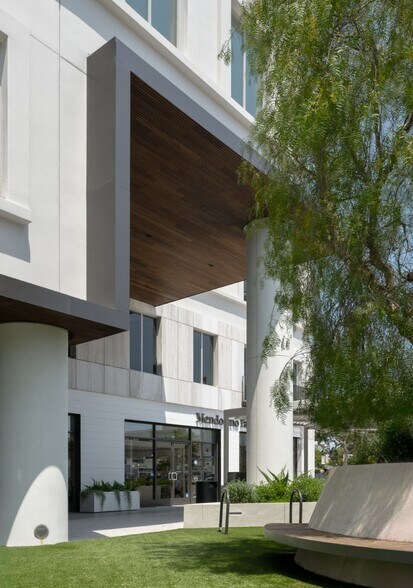 More Photos Of 11911 San Vicente Blvd, Los Angeles Office For Lease