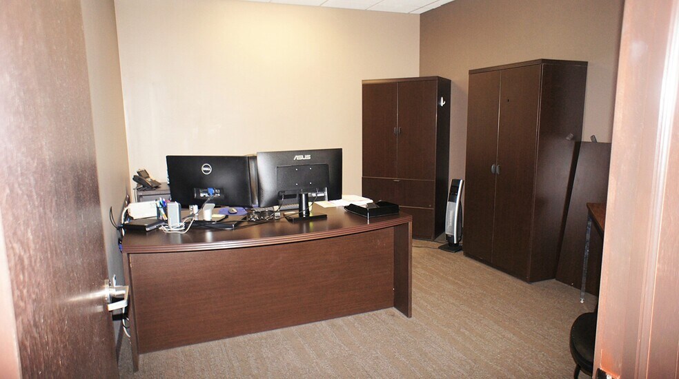 More Photos Of 9 Chippewa Rd, Sherwood Park Office For Lease