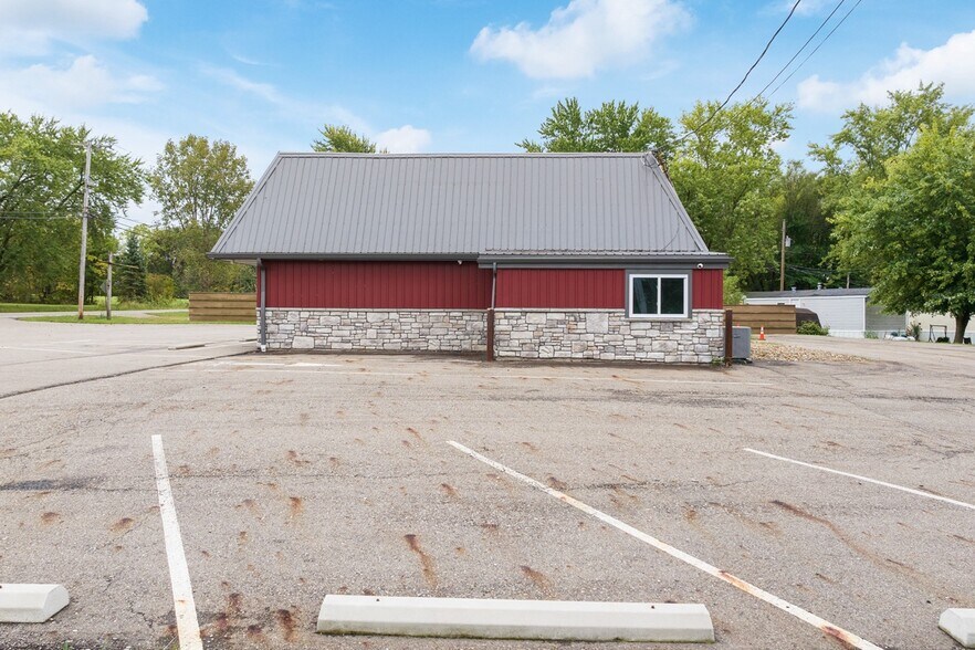 More Photos Of 4291 Manchester Ave NW, North Lawrence Office For Sale