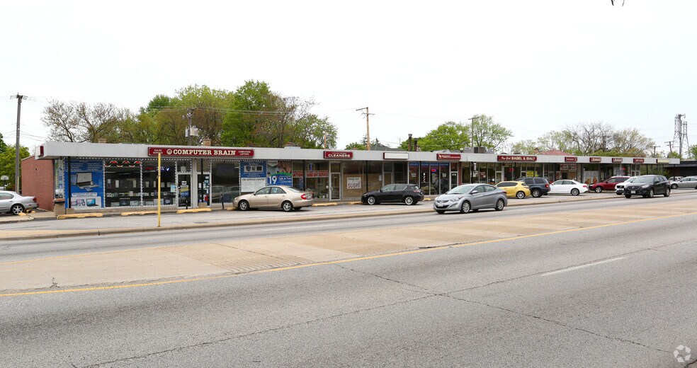 More Photos Of 4704-4722 W Touhy Ave, Lincolnwood Unknown For Lease