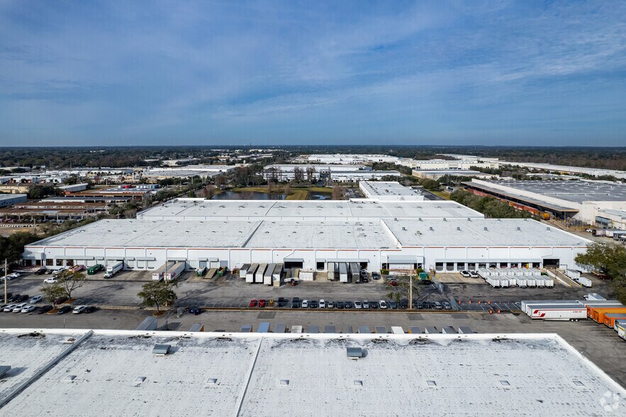 More Photos Of 3019 Mercy Dr, Orlando Warehouse For Lease