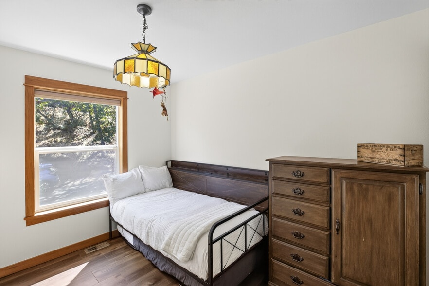 More Photos Of 407 Huskey Rd, Mosier Specialty For Sale