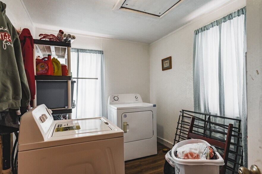 More Photos Of 2006 Camden Ave, Parkersburg Storefront Retail Residential For Sale