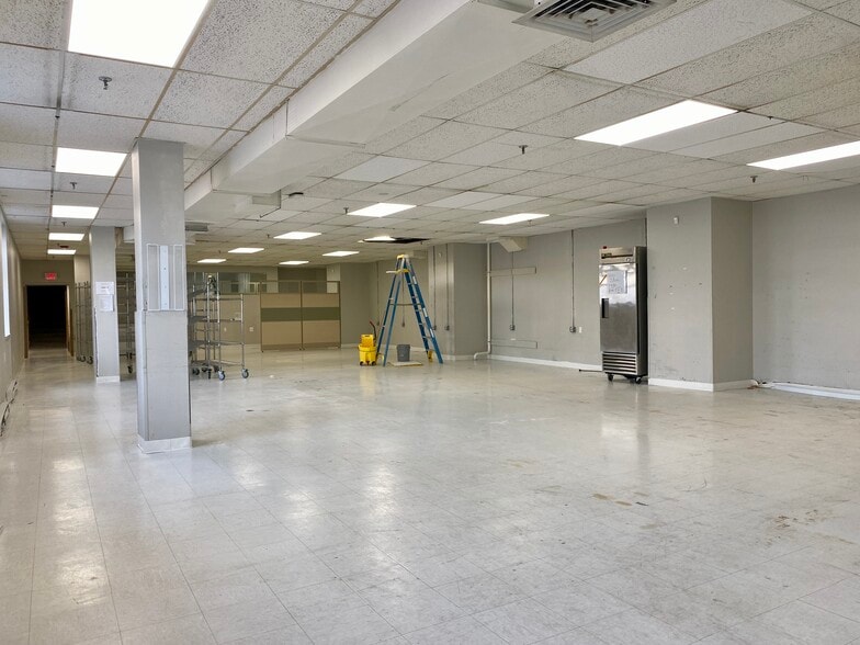 More Photos Of 76 Broadway, Newport Apartments For Lease