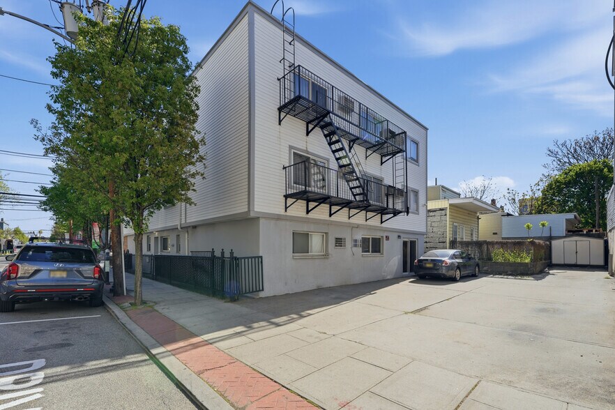 More Photos Of 325 39th St, Union City Multifamily For Sale