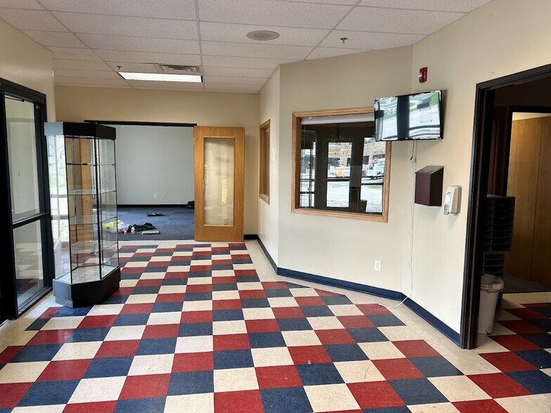 More Photos Of 2440 Clare Ln Ne, Rochester Flex For Sale