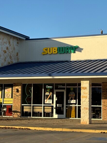 More Photos Of 1833 Richmond Pky, Richmond General Retail For Lease