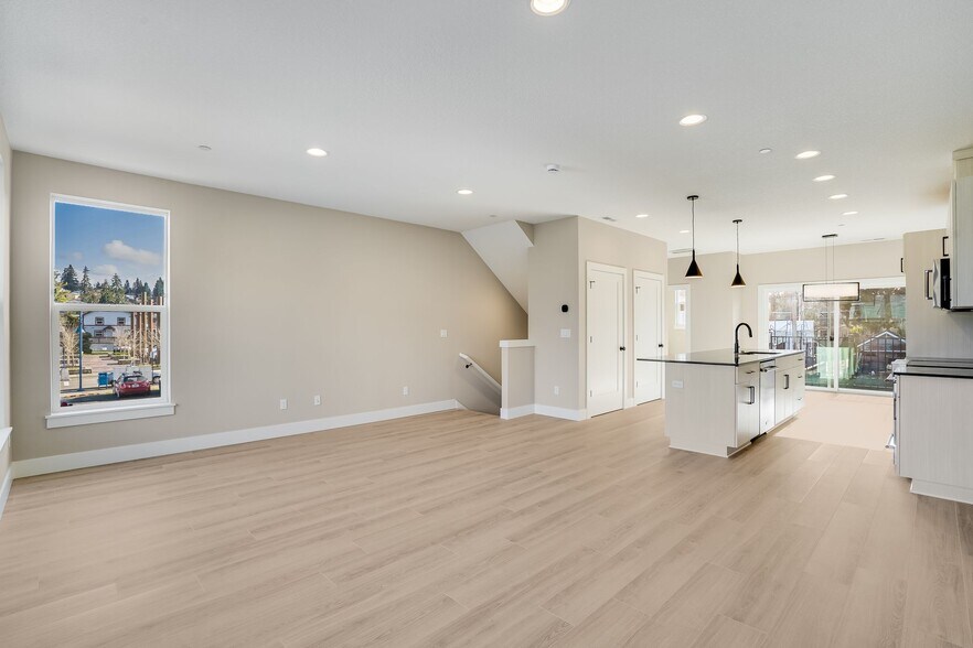 More Photos Of 22415 SW Pine St, Sherwood Flex For Sale