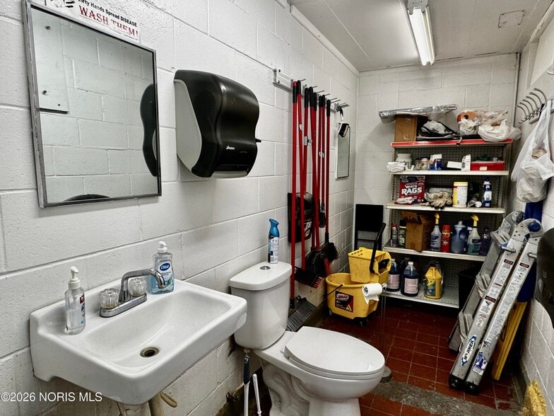 More Photos Of 301 S Defiance St, Stryker Auto Repair For Sale