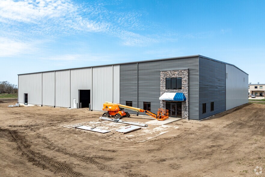 Primary Photo Of 401 37th W ave, Spencer Light Manufacturing For Sale