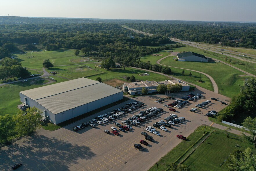More Photos Of 3909 SW Burlingame Rd, Topeka Light Manufacturing For Sale