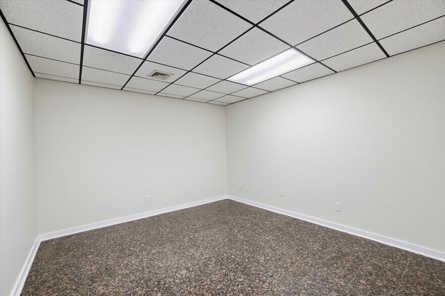 More Photos Of 1801 N Meridian Rd, Tallahassee Office For Lease