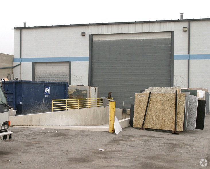 More Photos Of 4106-4112 S Commerce Dr, Murray Light Manufacturing For Lease