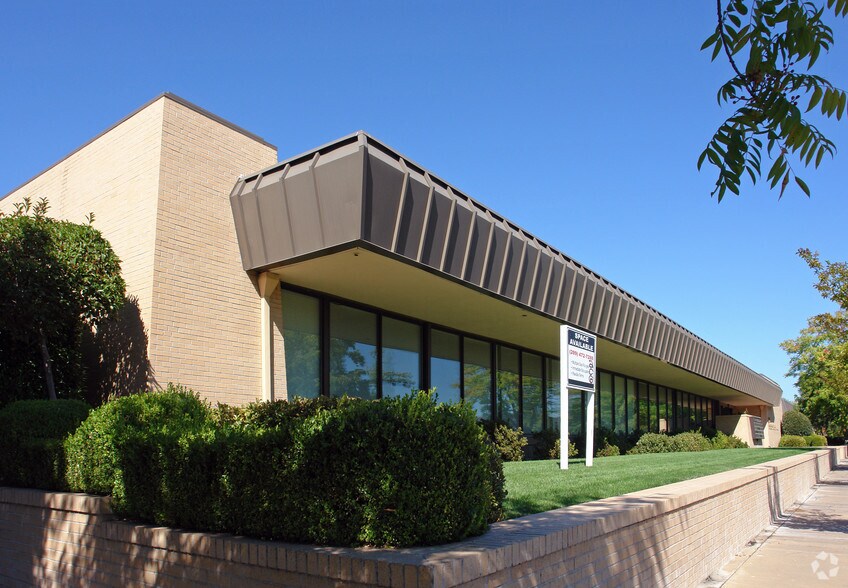 More Photos Of 1341 W Robinhood Dr, Stockton Office For Lease