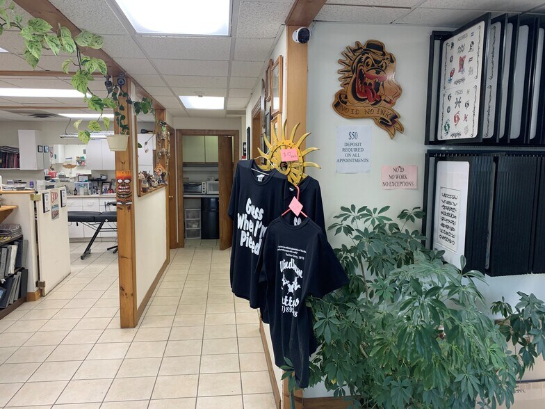 More Photos Of 940 Roosevelt Trl, Windham Office For Sale