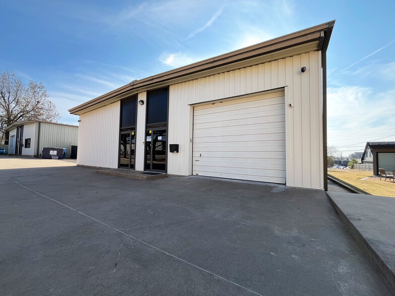 Primary Photo Of 1044 NW 69th St, Oklahoma City Manufacturing For Lease