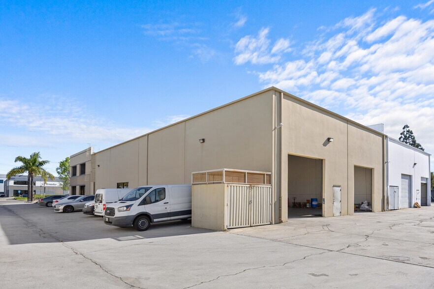 More Photos Of 3980 E Miraloma Ave, Anaheim Warehouse For Lease