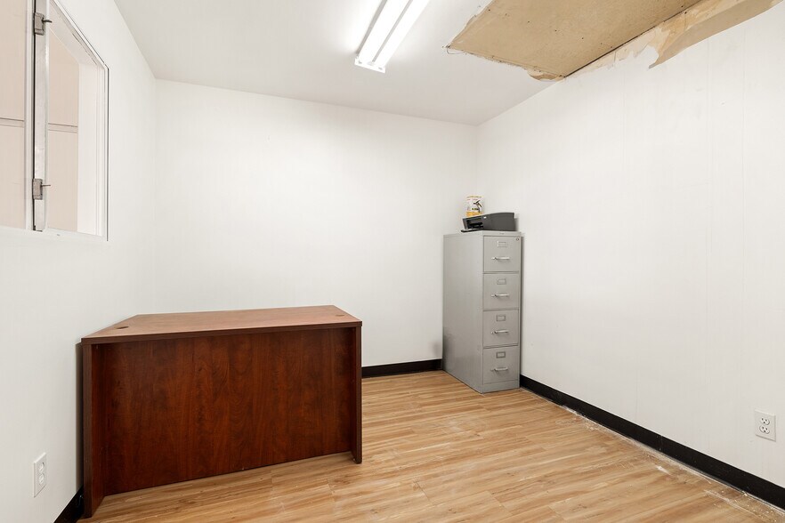 More Photos Of 4973-4975 N Huntington Dr, Los Angeles Storefront Retail Residential For Lease