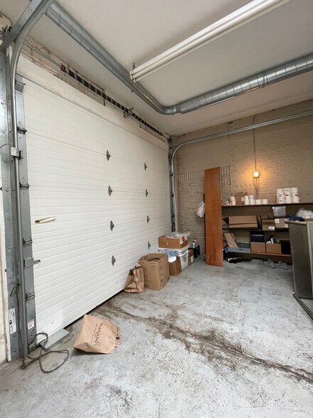 More Photos Of 3026-3030 W Carroll Ave, Chicago Warehouse For Lease
