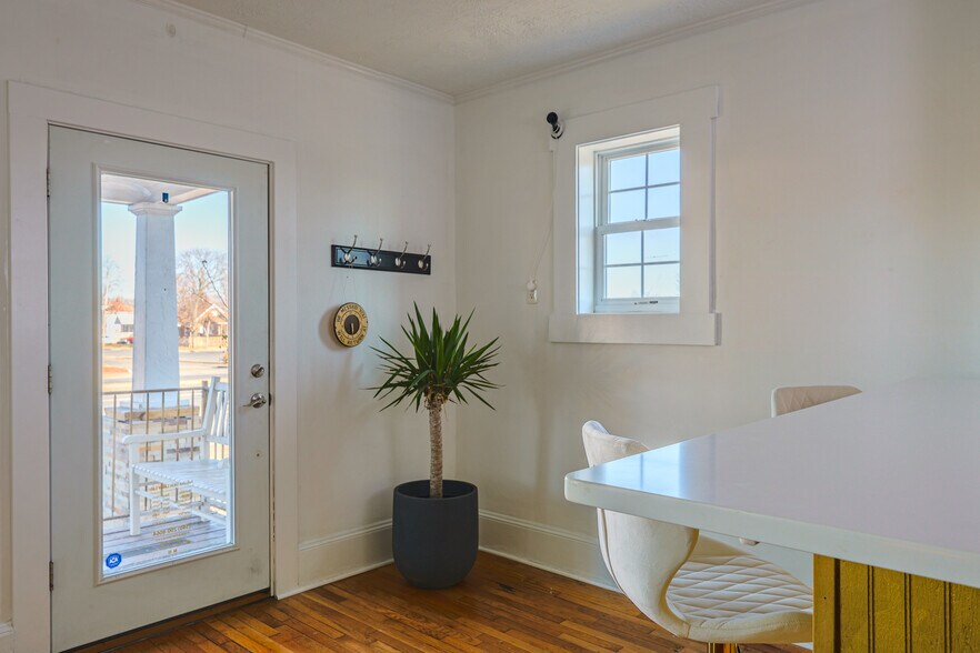 More Photos Of 1019 Berryville Ave, Winchester Storefront Retail Residential For Sale