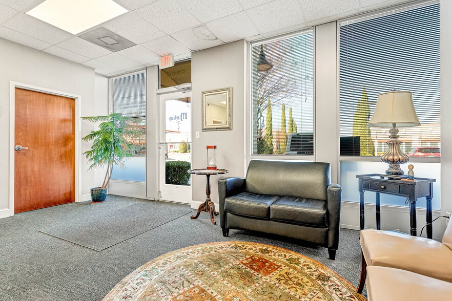 More Photos Of 5368-5380 Twin Hickory Rd, Glen Allen Flex For Sale