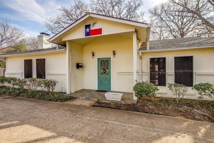 More Photos Of 2418 Cales Dr, Arlington Office Residential For Sale