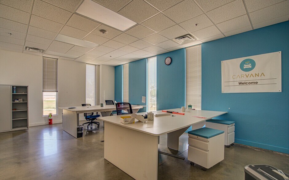 More Photos Of 4701 United Dr, Oklahoma City Warehouse For Lease