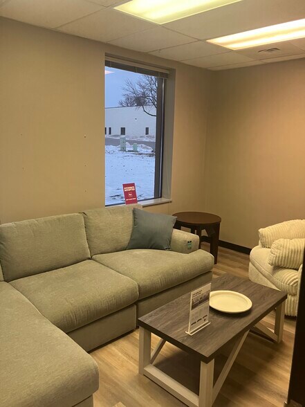 More Photos Of 15395 31st Ave, Plymouth Warehouse For Lease