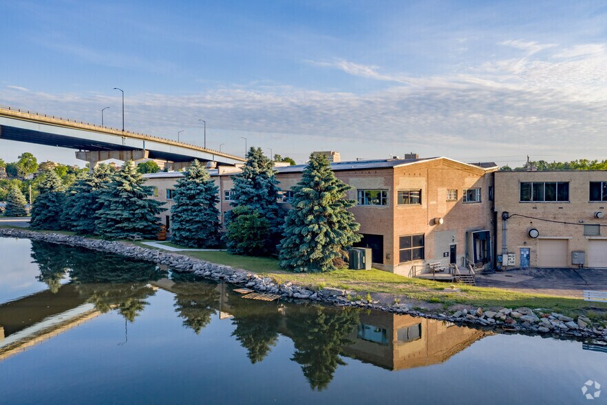 More Photos Of 101 W Edison Ave, Appleton Flex For Lease