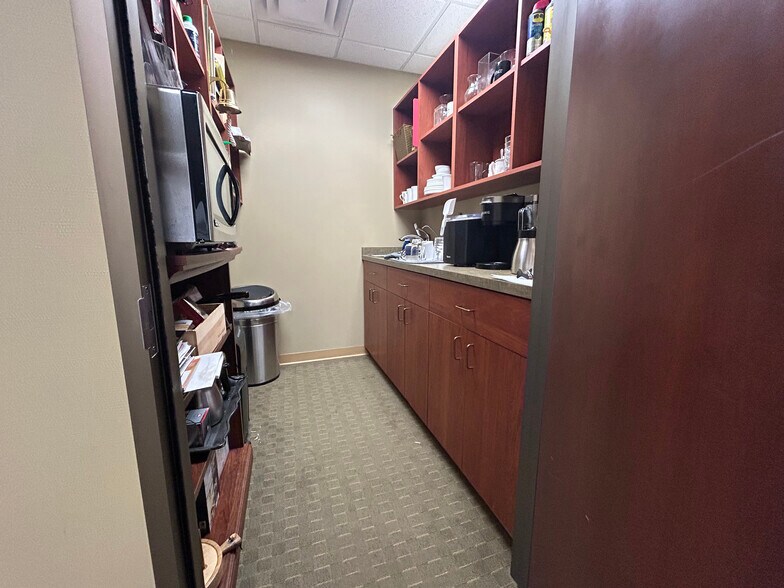 More Photos Of 4755 Lake Forest Dr, Blue Ash Office For Lease