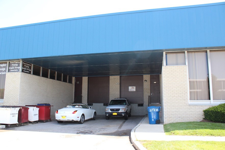 More Photos Of 400 Executive Blvd, Elmsford Light Distribution For Lease