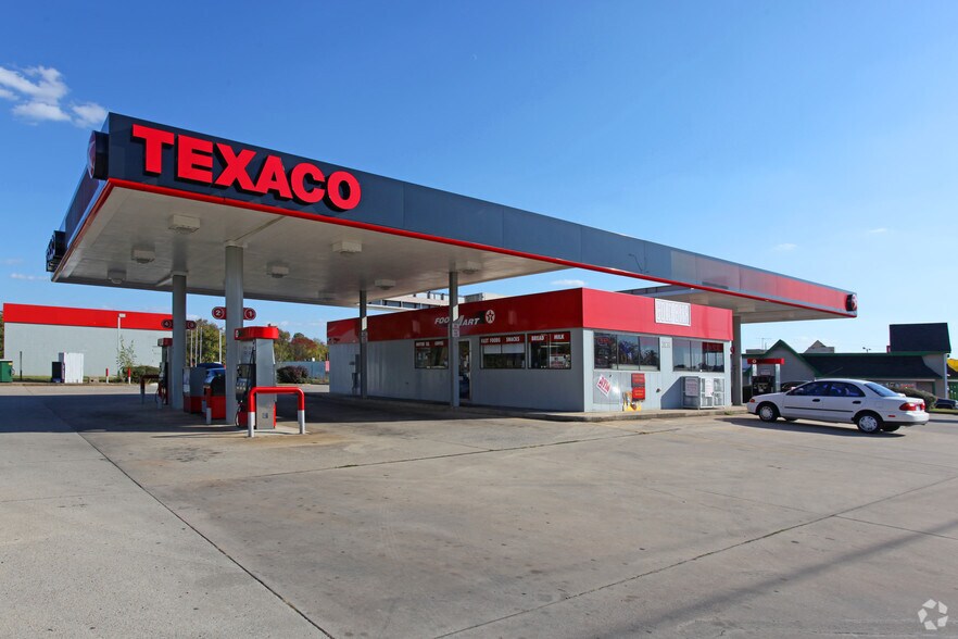 More Photos Of 3030 N Memorial Pky, Huntsville Convenience Store For Sale
