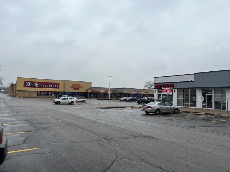 More Photos Of 3315 W 115th St, Merrionette Park General Retail For Lease