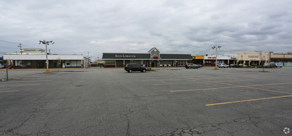 More Photos Of 211-235 Old Country Rd, Carle Place Unknown For Lease