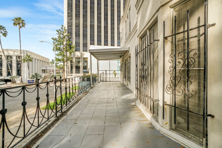 More Photos Of 728 S Genesee Ave, Los Angeles Apartments For Sale